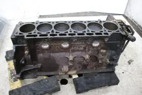 1284902 BMW Engine Cylinder Block Housing E32 735I M30