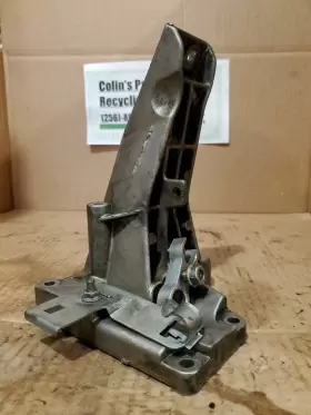 22121745739 BMW Left Engine Arm Bracket E39 E38 540 740