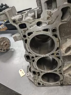 12629401 BUICK Engine Cylinder Block Enclave #2