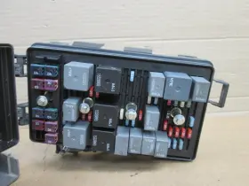 15812628 BUICK Engine Fuse Box Relay Block Panel Allure