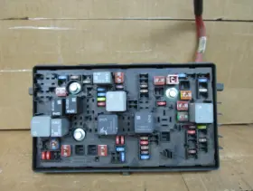 20831465 BUICK Engine Fuse Box Relay Junction Block Panel