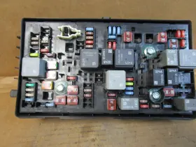 20922925 BUICK Engine Fuse Box Relay Junction Block Panel