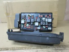 22739300 BUICK Engine Fuse Box Relay Junction Block Panel