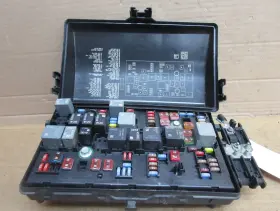 22928789 BUICK Engine Fuse Box Relay Junction Block Panel