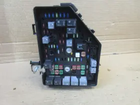 22933348 BUICK Engine Fuse Box Relay Junction Block Panel