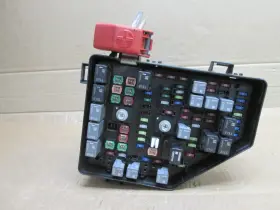 22933351 BUICK Engine Fuse Box Relay Junction Block Panel