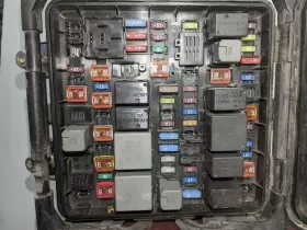 22953293 CADILLAC Engine Fuse Box Relay Block Panel Ats #3