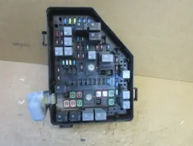 92202583 CADILLAC Engine Fuse Box Relay Junction Block Panel