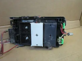 10361101 CHEVROLET Engine Fuse Box Relay Junction Block Panel #3