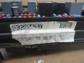 10361102 CHEVROLET Engine Fuse Box Relay Junction Block Panel #2