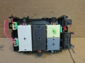 15210962 CHEVROLET Engine Fuse Box Relay Junction Block Panel #2