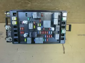 15210962 CHEVROLET Engine Fuse Box Relay Junction Block Panel