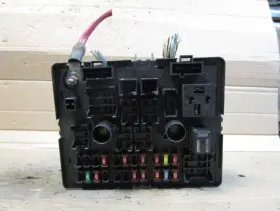15930142 CHEVROLET Interior Cabin Fuse Box Relay Junction