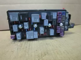 20822694 CHEVROLET Engine Fuse Box Relay Junction Block Panel
