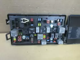22760635 CHEVROLET Engine Fuse Box Relay Junction Block Chevy