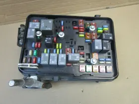 22796250 CHEVROLET Engine Fuse Box Relay Junction Block Panel