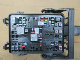 23143471 CHEVROLET Engine Fuse Box Relay Junction Block Chevy