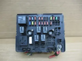 25760824 CHEVROLET Interior Cabin Fuse Box Relay Junction