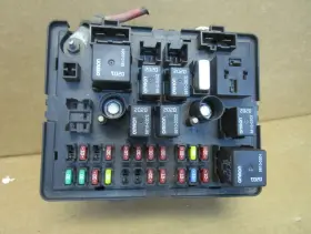 25760825 CHEVROLET Interior Cabin Fuse Box Relay Junction