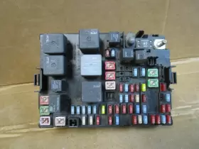 25820408 CHEVROLET Engine Fuse Box Relay Block Panel Chevy