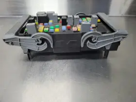 25905681 CHEVROLET Engine Relay Fuse Box Gmc Cadillac #3