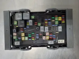 25905681 CHEVROLET Engine Relay Fuse Box Gmc Cadillac