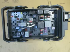 84586305 CHEVROLET Engine Fuse Box Relay Junction Block Panel