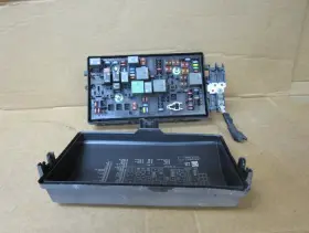 84616961 CHEVROLET Engine Fuse Box Relay Junction Block Panel