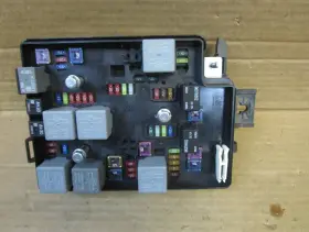 95383532 CHEVROLET Sonic Engine Fuse Box Relay Junction Block