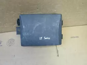95462805 CHEVROLET Sonic Engine Fuse Box Relay Junction Block #2