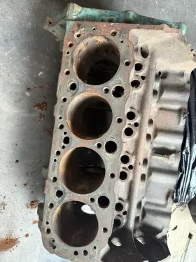 GM14016381 CHEVY Block Engine C10 305
