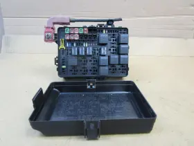 68081202 CHRYSLER Engine Fuse Box Relay Junction Block Panel