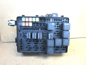 68213787 CHRYSLER Engine Fuse Box Relay Junction Block Panel