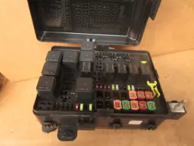 68384804 CHRYSLER Engine Fuse Box Relay Junction Block Panel
