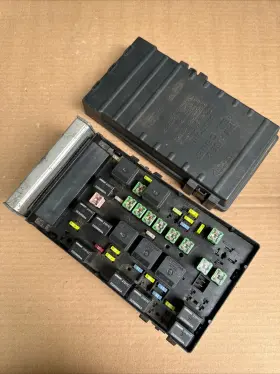 04748479AC DODGE Fuse Box Totally Integrated Power Module