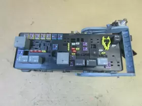 68143314 DODGE Engine Fuse Box Relay Junction Block Journey