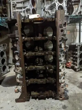E-350 FORD Engine Cylinder Block