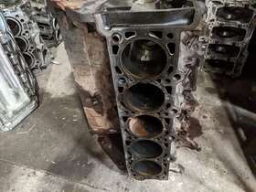 E-350 FORD Engine Cylinder Block