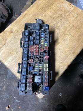 9L1T-14A003-BA FORD Engine Fuse Box Relay Junction Block
