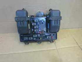 F2GT14A067AF FORD Engine Fuse Box Relay Junction Block Panel