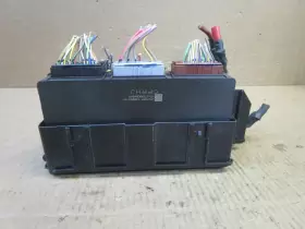 FU5T13B224AD FORD Engine Fuse Box Relay Junction Block #3