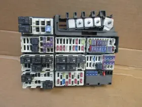 FU5T14A068HA FORD Engine Fuse Box Relay Junction Block Panel