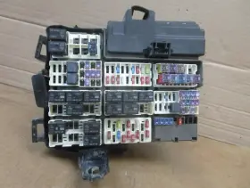 HL3T-12A581APF FORD Engine Fuse Box Relay Junction Block