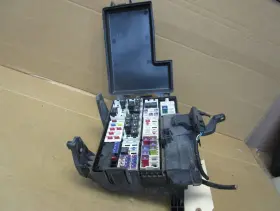 HL3T12A581AAD FORD Engine Fuse Box Relay Junction Block F-150