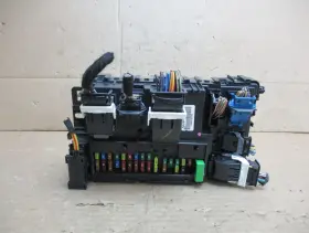 HU5T15604BAK FORD Interior Cabin Fuse Box Relay Block Panel