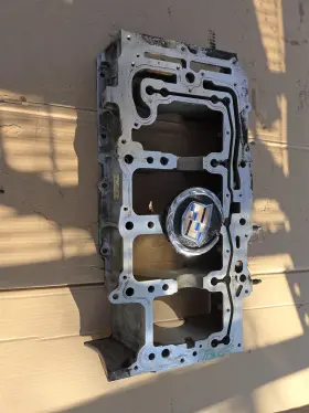 12581042 GM Northstar Lower Engine Block Bedplate Dts