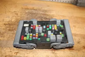 15925042 GMC Engine Fuse Box Relay Junction Block Yukon #2