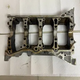 T214050801 HONDA Lower Engine Block Crankshaft Housing R18