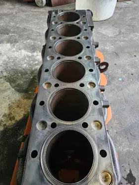 3012887C2 INTERNATIONAL Diesel Engine Cylinder Block #2