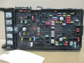 68235118 JEEP Totally Integrated Power Module Fuse Box